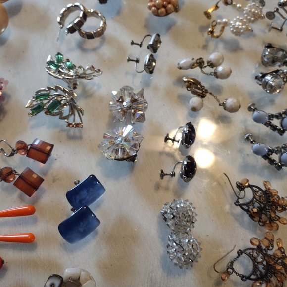 Vintage Costume jewelry earrings lot of 27 pairs - Picture 8 of 8